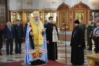 Митрополит Артемий совершил заупокойное богослужение в День памяти и скорби в главном соборе края